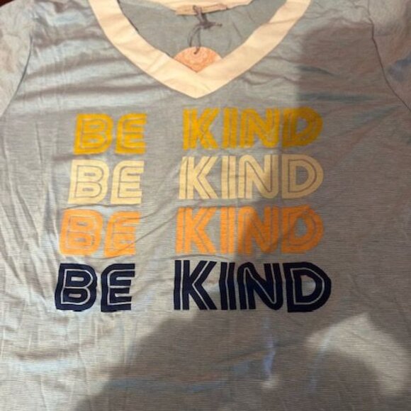 Saints & Hearts‎ "Be Kind" Womens V-Neck T-Shirt  Cotton Polyester Blend - Picture 3 of 6
